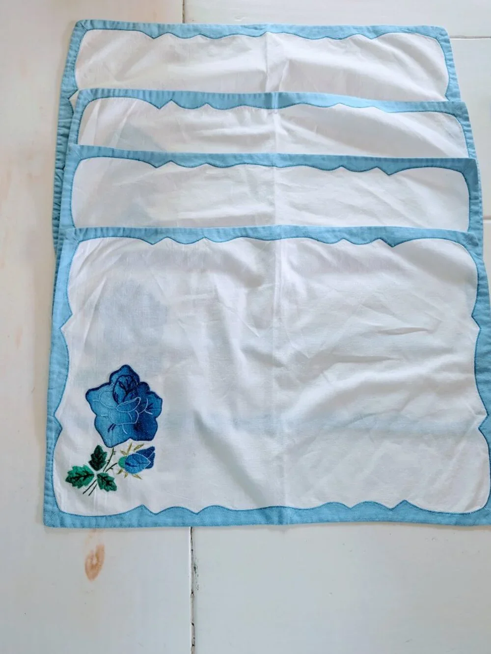 VTG Hand Embroidered Appliqué Linen Placemats Napkins Set 4 Blue Floral Cottage